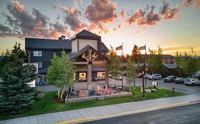 Gray Wolf Inn & Suites